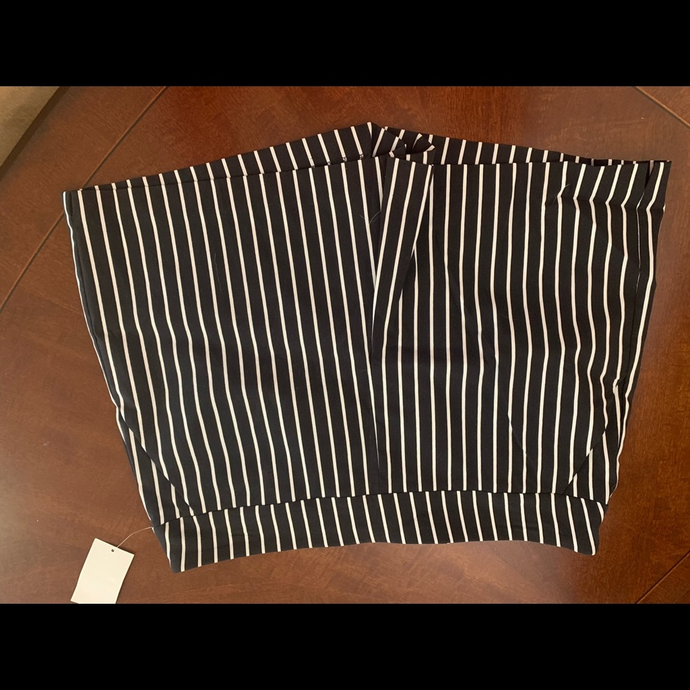 NWT stretch Short Size XL